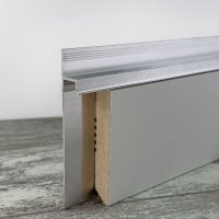 Плинтус крытого монтажа серебро SP 80